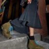 101 Fabricat în Anglia Cizme din piele de căprioară cu accesorii metalice 101 Fabricat în Anglia Cizme din piele de căprioară cu accesorii metalice