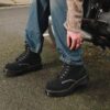 1460 Cizme cu șireturi din piele întoarsă, fabricate în Anglia 1460 Cizme cu șireturi din piele întoarsă, fabricate în Anglia