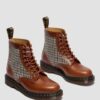 1460 Pascal Fabricați în Anglia Cizme din piele și Harris Tweed 1460 Pascal Fabricați în Anglia Cizme din piele și Harris Tweed