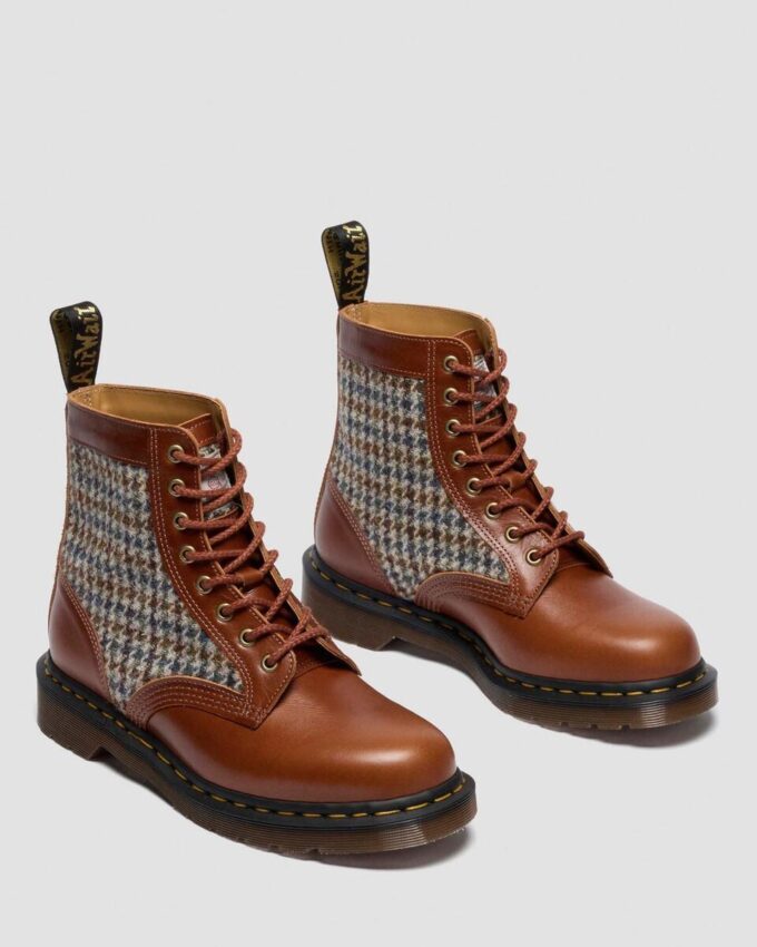 1460 Pascal Fabricați în Anglia Cizme din piele și Harris Tweed 1460 Pascal Fabricați în Anglia Cizme din piele și Harris Tweed