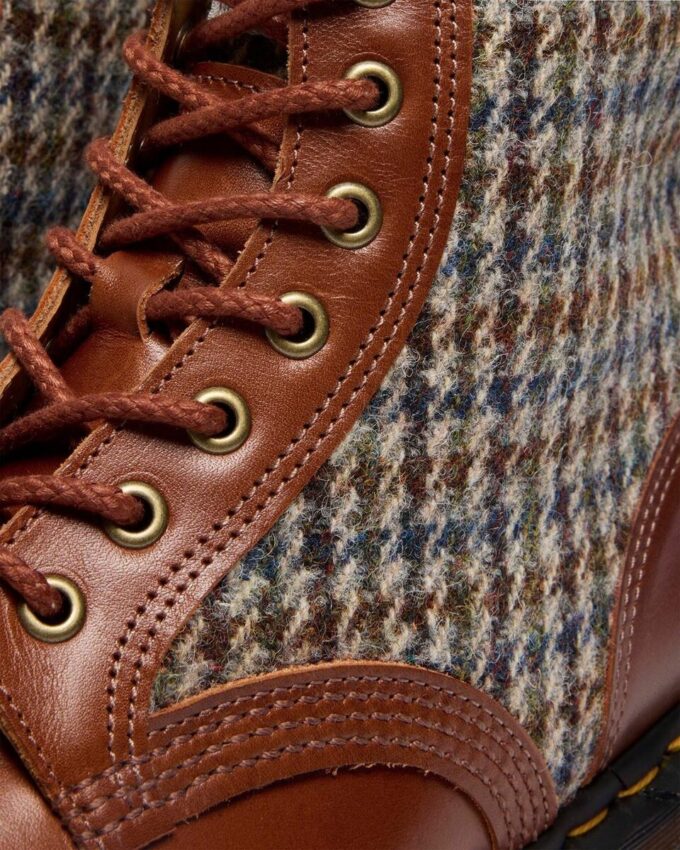 1460 Pascal Fabricați în Anglia Cizme din piele și Harris Tweed 1460 Pascal Fabricați în Anglia Cizme din piele și Harris Tweed