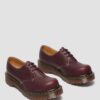 1461 Fabricat în Anglia Pantofi cu vârf rotunjit din piele moale Boa embosată 1461 Fabricat în Anglia Pantofi cu vârf rotunjit din piele moale Boa embosată