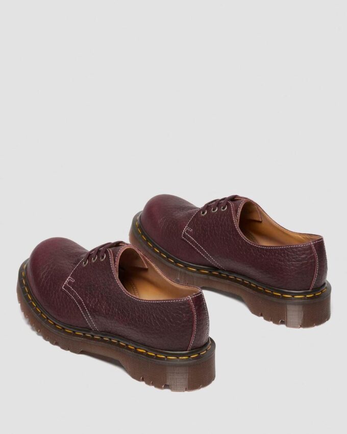 1461 Fabricat în Anglia Pantofi cu vârf rotunjit din piele moale Boa embosată 1461 Fabricat în Anglia Pantofi cu vârf rotunjit din piele moale Boa embosată