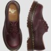 1461 Fabricat în Anglia Pantofi cu vârf rotunjit din piele moale Boa embosată 1461 Fabricat în Anglia Pantofi cu vârf rotunjit din piele moale Boa embosată