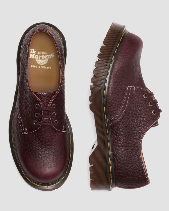 1461 Fabricat în Anglia Pantofi cu vârf rotunjit din piele moale Boa embosată 1461 Fabricat în Anglia Pantofi cu vârf rotunjit din piele moale Boa embosată