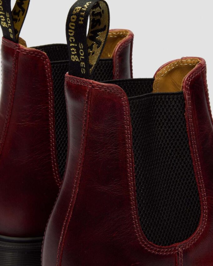 2976 Chelsea Boot clasic din piele de vițel, fabricat în Anglia 2976 Chelsea Boot clasic din piele de vițel, fabricat în Anglia