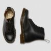 Cizme cu șireturi din piele vintage 1460 fabricate în Anglia Cizme cu șireturi din piele vintage 1460 fabricate în Anglia